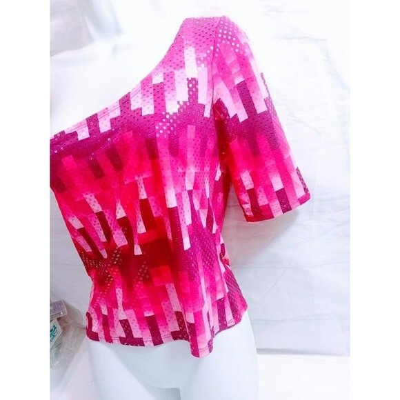 One Shoulder Barbiecore Sparkly Geometric Crop Top - Picture 4 of 7